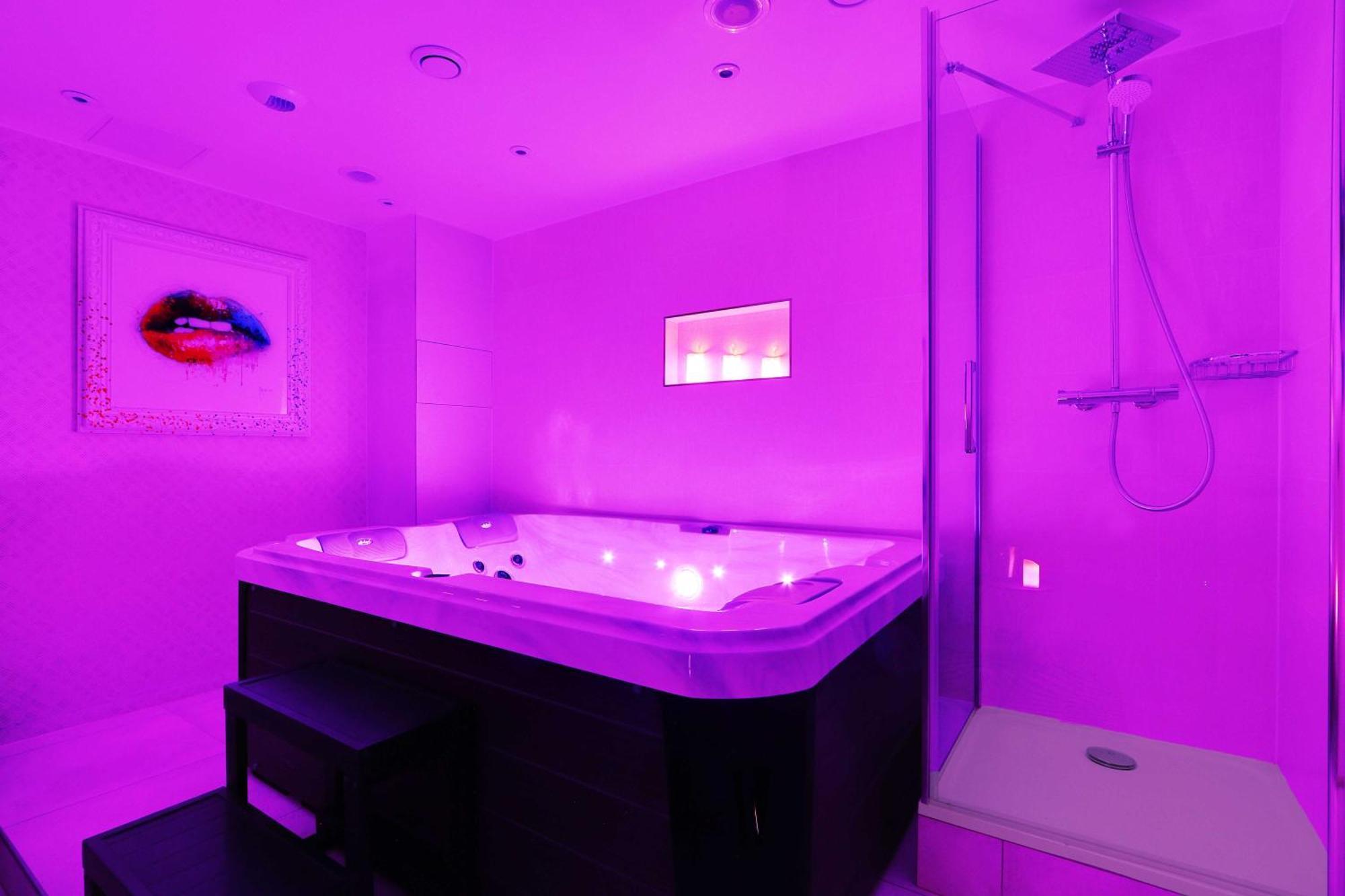 Intimate Apartment With Air Conditioner & Jacuzzi 2Br 6P Montmartre Paris Exterior photo