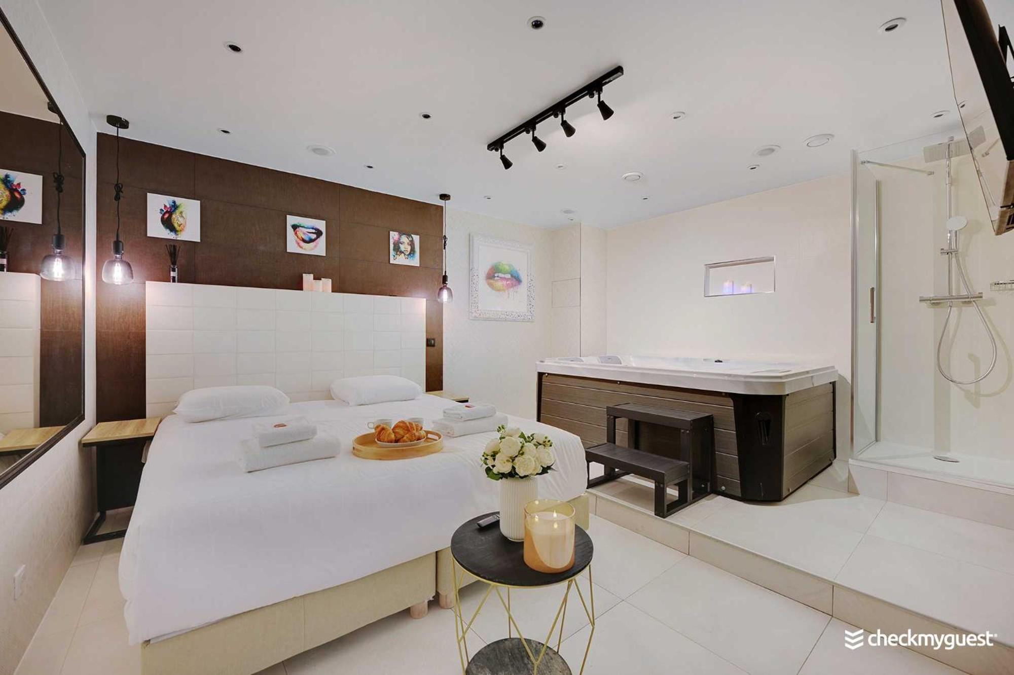Intimate Apartment With Air Conditioner & Jacuzzi 2Br 6P Montmartre Paris Exterior photo