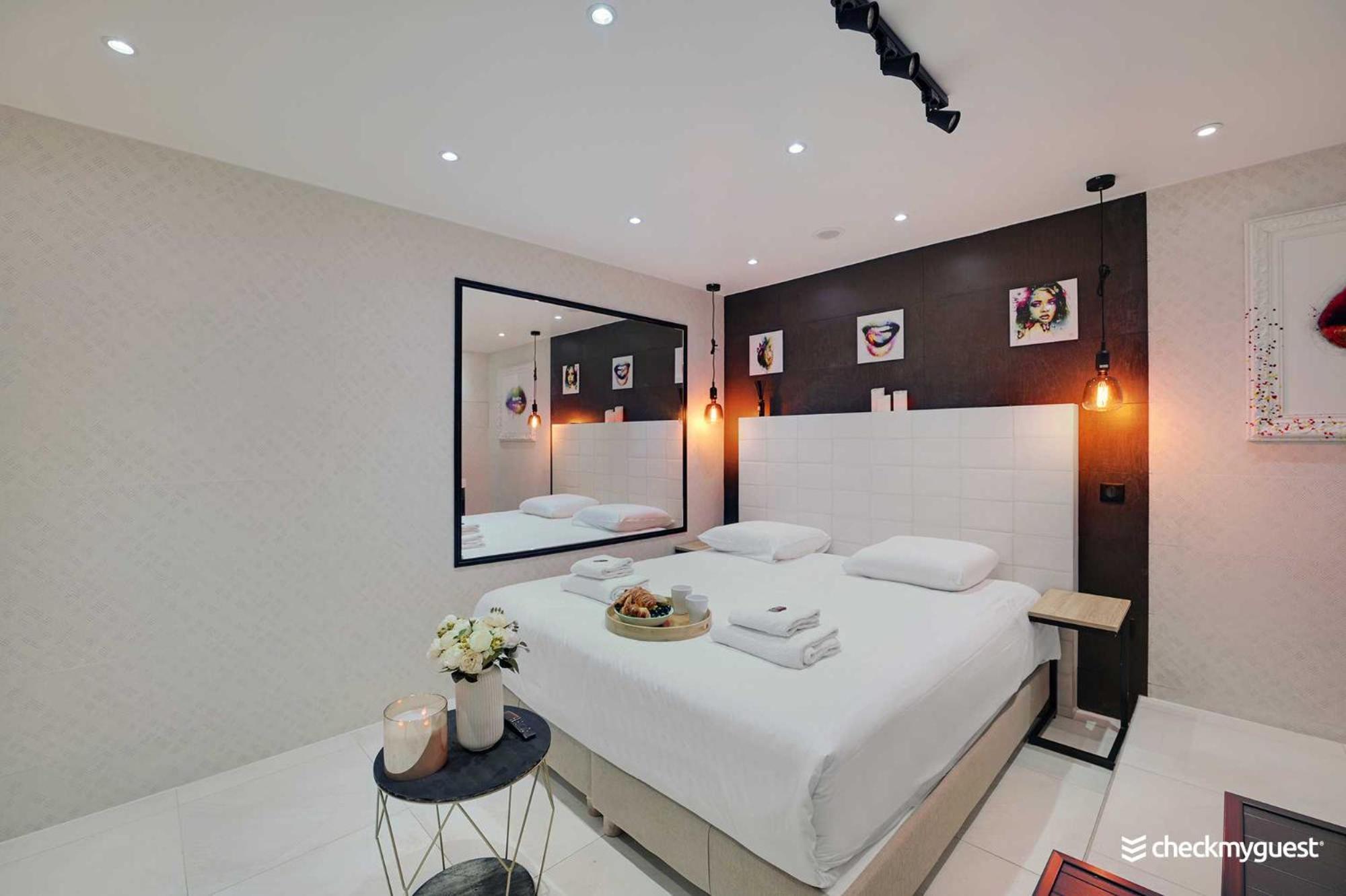 Intimate Apartment With Air Conditioner & Jacuzzi 2Br 6P Montmartre Paris Exterior photo