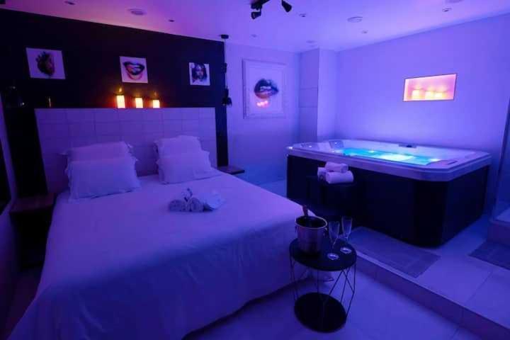 Intimate Apartment With Air Conditioner & Jacuzzi 2Br 6P Montmartre Paris Exterior photo
